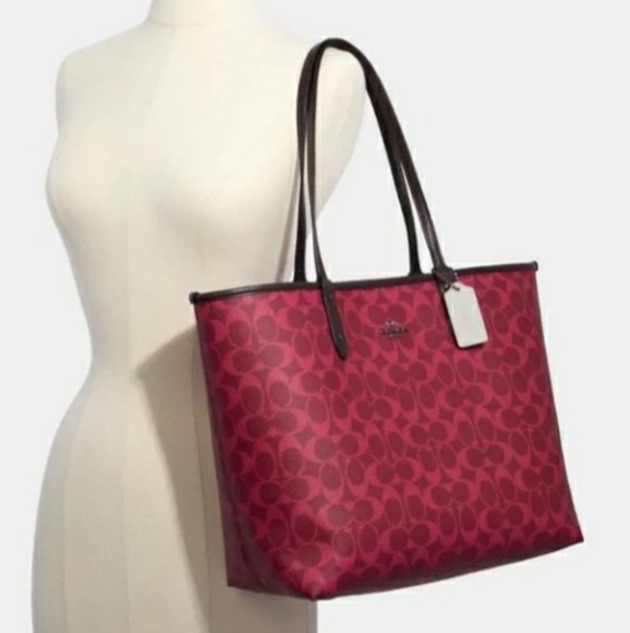 Reversible Coach Tote & Green Wallet - Picture 4 of 8